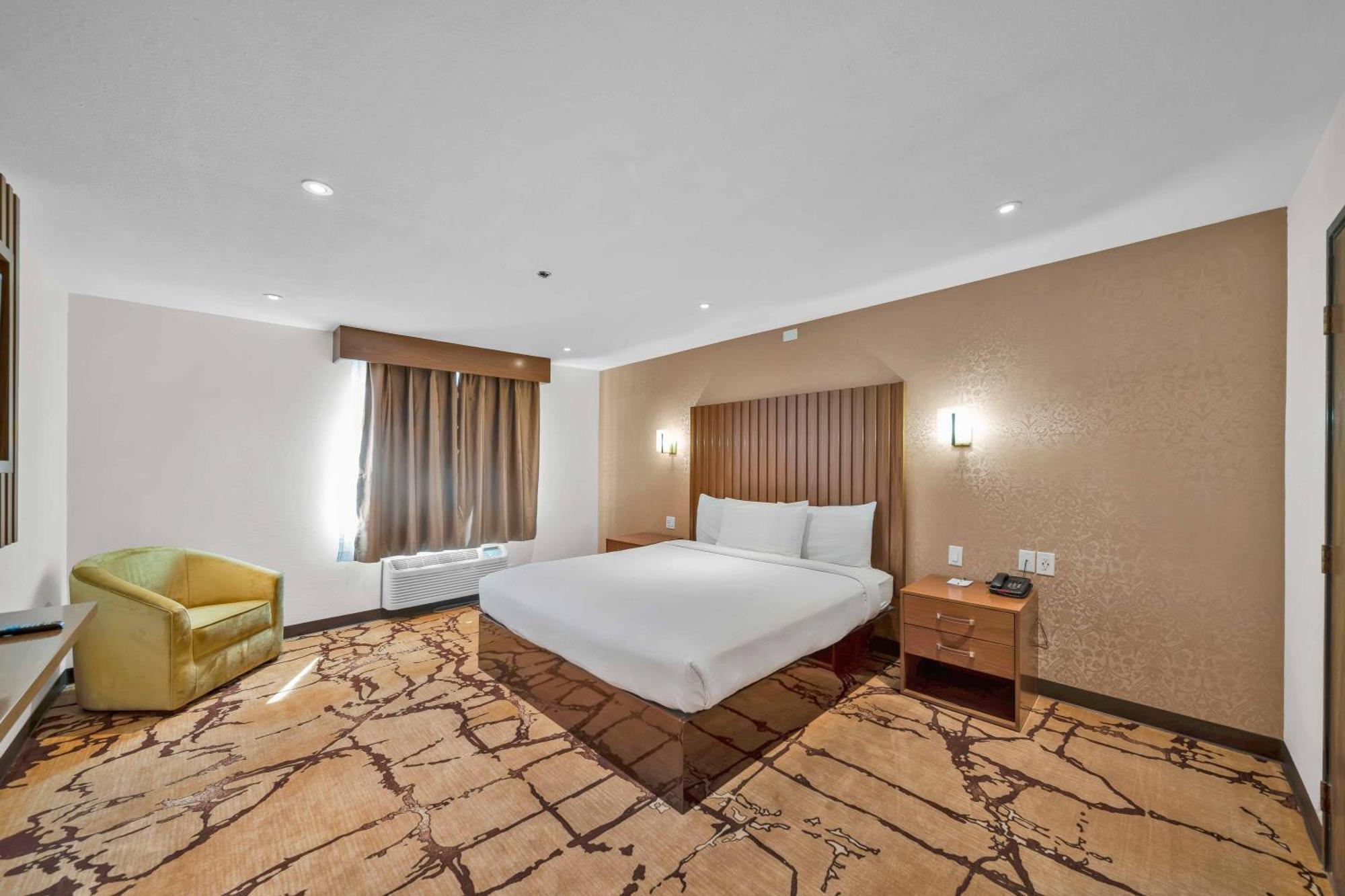 Baymont By Wyndham Motel 2*